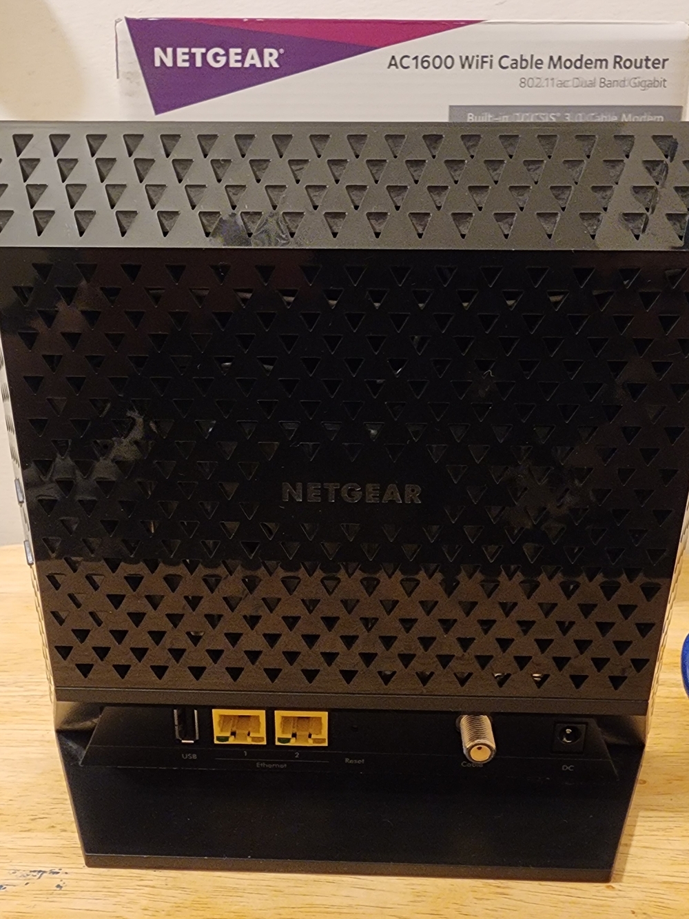 Netgear Nighthawk 6250 Cable Modem Router AC1600 Wi-Fi DOCSIS 3.0 - Picture 4 of 12